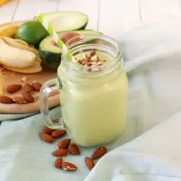 افوكادو حليب - كبير